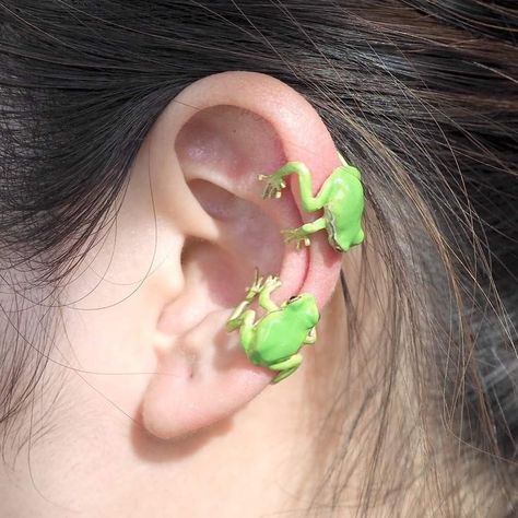 Pierced Ear, Bone Earrings, Crawlers Earrings, Green Animals, Gothic Accessories, Green Frog, Ear Cuff Earings, Animal Earrings, Funky Jewelry