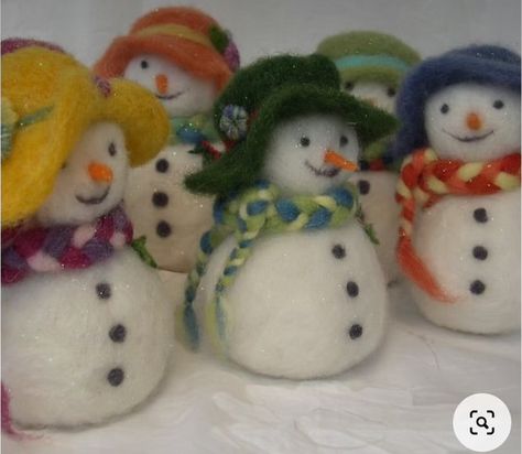 Needle Felted Ornaments, Felt Snowman, Needle Felting Diy, Needle Felted Christmas, Felted Wool Crafts, Wool Needle Felting, Needle Felting Tutorials, Felt Christmas Decorations, Penny Rug