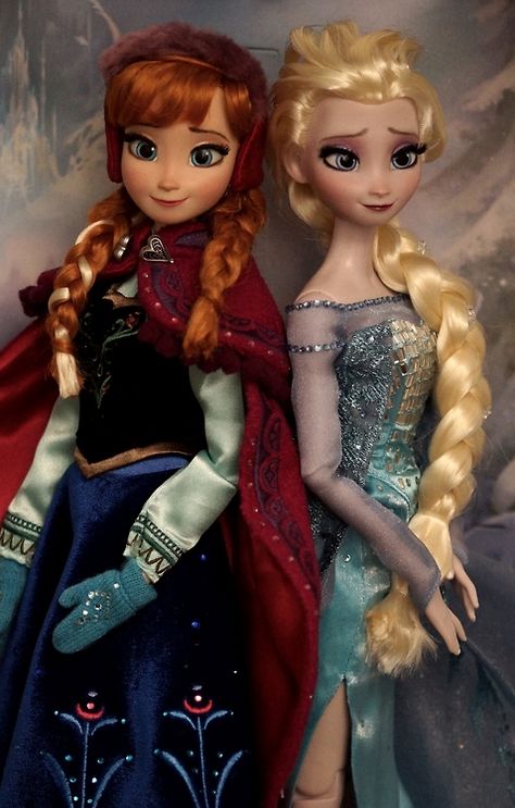 Must admit, those are pretty cool.. Princess Dolls Disney, Disney Dolls Princess, Elsa Dolls, Elsa And Anna Dolls, Disney Frozen Dolls, Disney Designer Collection Dolls, Frozen Dolls, Disney Barbie Dolls, Anna Doll