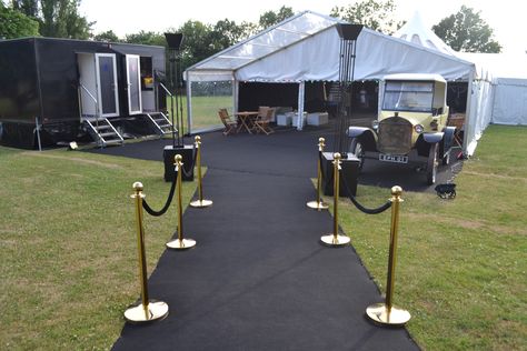 Family Dinner Table Setting, Black Carpet Event, Outdoor Tent Party, Black And White Carpet, Prom Planning, Tent Party, Simple Stage Decorations, Event Entrance, Family Dinner Table