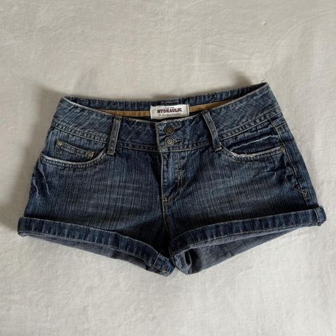 vintage hydraulic jean shorts 🩵 ***absolutely love... - Depop Denim Mini Shorts Outfit, Micro Jean Shorts, Depop Jeans, Depop Clothes Vintage, Mini Shorts Aesthetic, Short Jean Shorts, Dark Wash Denim Shorts, Jean Shorts Aesthetic, Denim Short