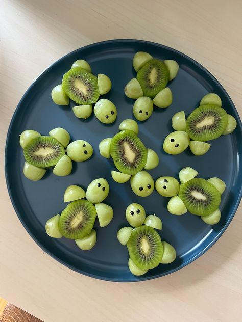 Sommer Mad, Cute Snacks, Easy Food Art, Sweet Snacks Recipes, Delicious Snacks Recipes, Idee Pasto Sano, Fun Kids Food, November 17, Kids Snacks