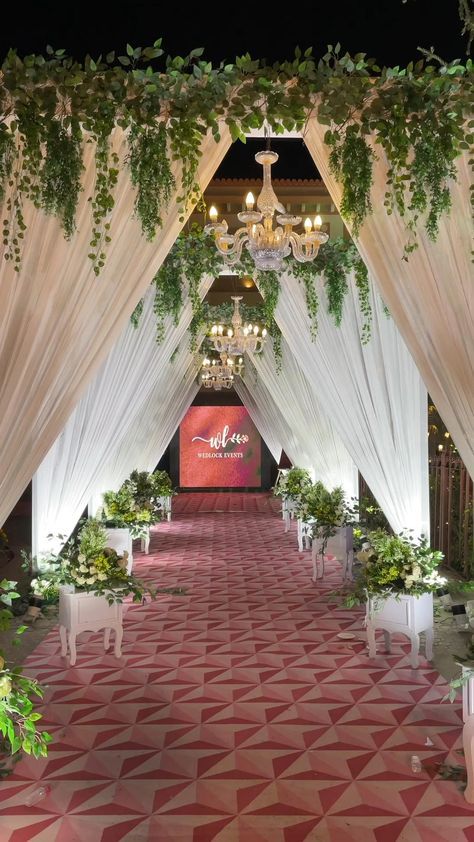 Wedding Entrance Decoration, Wedding Walkway, Wedding Tent Decorations, Wedding Decorations Ideas, Engagement Stage Decoration, Reception Stage Decor, Simple Stage Decorations, Night Wedding Decor, Throwback Photos