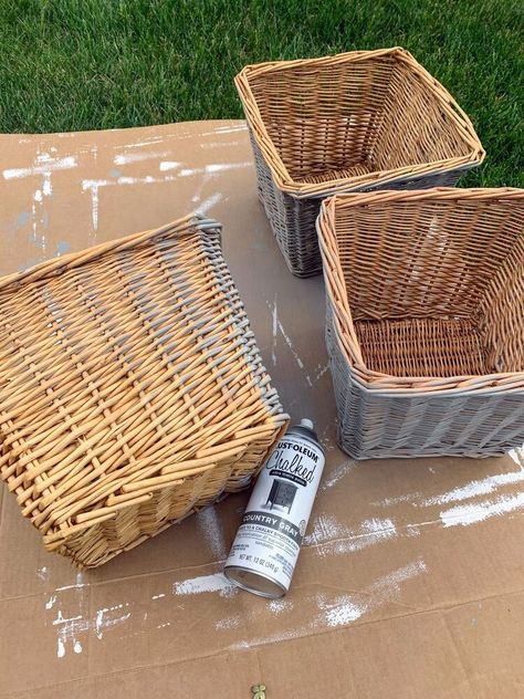 Paint is one of the easiest ways to upcycle something old and outdated, and make it fresh and modern again. This farmhouse style basket makeover with chalk paint is the perfect example of that. For just a few bucks, and about an hour of my time, I gave them a whole new attitude. My mudroom is really open, so baskets are really important in keeping it looking tidy and pretty. You can hide a lot of stuff in baskets, and still get a streamlined, pretty outward appearance. These thr… Painting Wicker Baskets, Spray Paint Basket, Paint Wicker Basket, Paint Baskets, Spray Paint Wicker, Rustoleum Chalked, Chalk Spray Paint, Brown Baskets, Basket Makeover