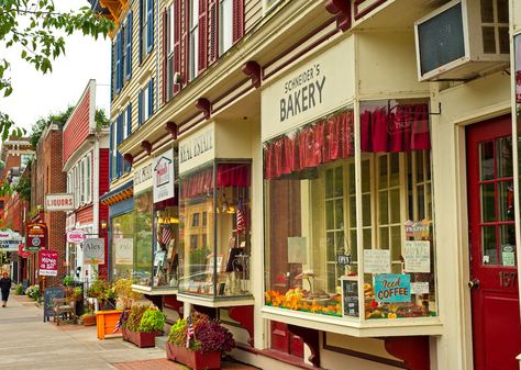 The coolest towns in the United States for 2019 Small Towns Usa, Small Town Life, Upstate New York, New York State, Elba, Rhode Island, Small Town, Small Towns, Vermont