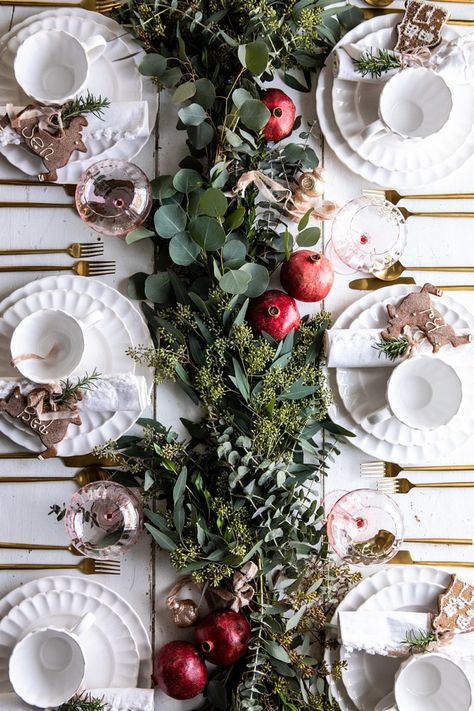 An Easy Christmas Tablescape | halfbakedharvest.com #christmas #tablescape #holiday #dinner Christmas Antipasto, Corner Wreath, Christmas Table Decorations Centerpiece, Štědrý Den, Jul Diy, Antipasto Skewers, Christmas Party Table, Tafel Decor, Christmas Dinner Table