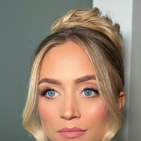 Carly Giangiulio | MUA on Instagram: "• Soft matte pinks were the vibe for this monochromatic, soft glam bridal look! Miranda looked absolutely flawless on her big day. MAKEUP @makeupbycarlyg HAIR @marissagraceartistry BROWS/TAN @raebeautyandbridal @beautyby_mariad #barbie #barbiemakeup #barbiemovie #bridal #bride #weddingmakeup #phillymua #philadelphiamua #lancastermua #lancasterwedding #softglam #pink" Pink Lips Bridal Makeup, Soft Wedding Makeup Brunette, Pink Toned Bridal Makeup, Pink Eyeshadow Bridal Makeup, Bridal Makeup For Round Eyes, Soft Glowy Wedding Makeup, Soft Glam Dewy Bridal Makeup, Pink Tone Wedding Makeup, Pink Wedding Eye Makeup