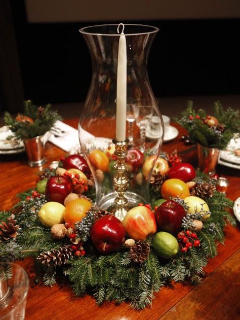 Colonial Williamsburg Christmas, Williamsburg Christmas, Diy Natal, Traditional Christmas Decorations, Colonial Christmas, Christmas Arrangements, Colonial Williamsburg, Christmas Tablescapes, Primitive Christmas