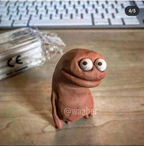 Funny Things To Make With Clay, Clay Creatures Monsters, Clay Character Design, Funny Air Dry Clay Ideas, Clay Creatures Easy, Funny Clay Figures, Funny Clay Sculpture, Clay Date Inspo Pics, Funny Clay Ideas