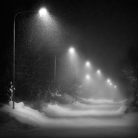 Looks like Michigan weather.... It's just around the corner, can't wait!!! Snow Night, Broken Dreams, Snowy Night, Snow Falling, I Love Snow, Snow Pictures, Snow Photography, Street Lights, Winter Photos