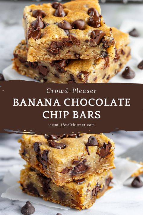 Chocolate Chip Banana Bars, Banana Chocolate Chip Bars, Banana Blondies, Banana Recipes Overripe, Bliss Bars, Banana Bread Bars, Ripe Banana Recipe, Desserts With Chocolate Chips, Chocolate Chip Blondies