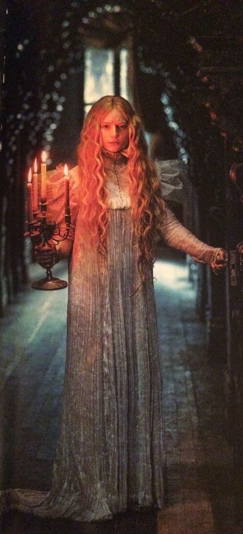 Mia Wasikowska as Edith Cushing in 'Crimson Peak' (2015). Costume Designer: Kate Hawley Creamson Peak, Edith Cushing, Human Centipede, Doug Jones, Tableaux Vivants, Mia Wasikowska, Crimson Peak, Karakter Disney, Gothic Romance