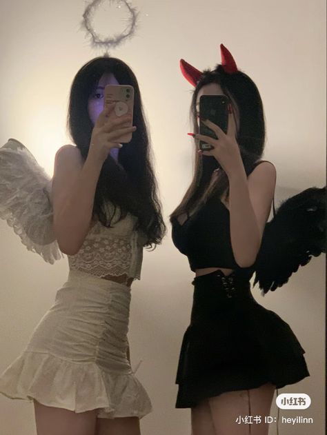 Angels Couple Costume, Angel Devil Costume Friends, Halloween Duo Pics, Hollween Costumes Ideas Duo, Dark Angel Aesthetic Costume, Cute Demon Costume, Devil Costumes Women, Demon Halloween Costume Outfit, Duo Halloween Costumes Angel And Devil