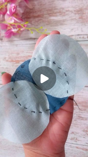 Fabric Flower Hair Clip, Diy Cute Hair Accessories, Hair Decorations Diy, Hair Accessories To Sew, Fabric Flower Hair Accessories, Making Hair Clips, Hair Clips Making, Bow Diy Fabric, Trending Hair Accessories 2024