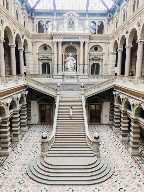 Justizpalast, Vienna, Austria Travel Guide | Moon & Honey Travel Bg Design, Castles Interior, Classic Architecture, Grand Staircase, Architecture Old, Old Building, Staircase Design, Beautiful Architecture, Amazing Architecture