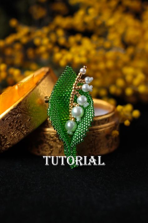 8 Beaded Flower Brooches Tutorials to Enjoy! - The Beading Gem's Journal Free Jewellery Making Tutorials, Beaded Flowers Patterns, Seed Bead Flowers, Beadwork Tutorial, Bead Weaving Tutorials, Brooch Diy, Beaded Leaf, Beaded Jewelry Tutorials, Seed Bead Tutorial