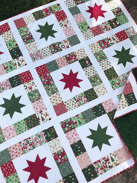 This Lovely Quilt is Easy Enough for Beginners - Quilting Digest Hama Disney, Colchas Quilting, Christmas Quilting Projects, Christmas Quilt Blocks, Christmas Quilting, Christmas Quilt Patterns, Cottage Quilt, Pieced Quilts, Patriotic Quilts