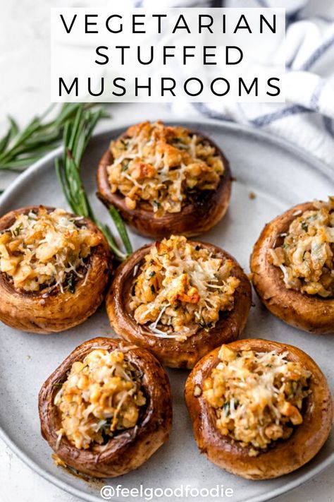 Mushroom Recipes Side Dishes, Holiday Snacks Christmas, Vegetarian Stuffed Mushrooms, Thanksgiving Appetizers Finger Foods, Stuffed Mushroom Recipes, Stuffed Mushrooms Vegetarian, Vegetarian Christmas Dinner, Snacks Christmas, Recipes Side Dishes