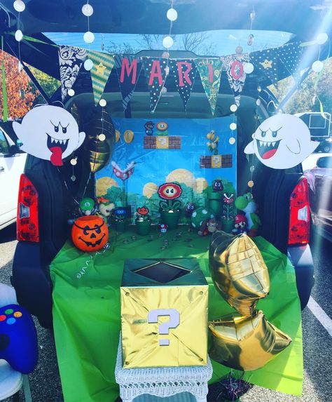 Super Mario Brothers!! Trunk or Treat. Halloween 💕🎃🕸💞 Trunk Or Treat Halloween, Family Costumes Diy, Trunker Treat Ideas, Trunk Or Treat Ideas, Super Mario Bros Party, Mario Bros Party, Super Mario Birthday, Halloween Door Decorations, Super Mario Brothers