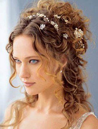 Greek Goddess Hairstyles, Greek Hair, Victorian Hairstyles, Curly Wedding Hair, Flowers In Her Hair, Goddess Hairstyles, Trendy Wedding Hairstyles, Penteado Cabelo Curto, Wedding Hairstyles Updo