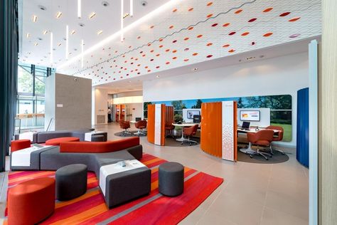 14 Stunning Branch Designs From Banks Around The World Bank Interior Design, Bank Design, Bank Branch, Retail Banking, Focal Wall, Branch Design, Family Family, Hall Design, Waiting Area