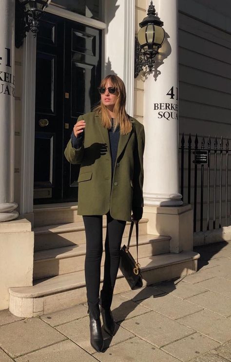 Olive Blazer Outfit, Olive Green Blazer Outfit, Green Blazer Outfit, Outfit Minimalista, Olive Green Outfit, Olive Blazer, Lizzy Hadfield, Blazer Verde, Olive Green Blazer