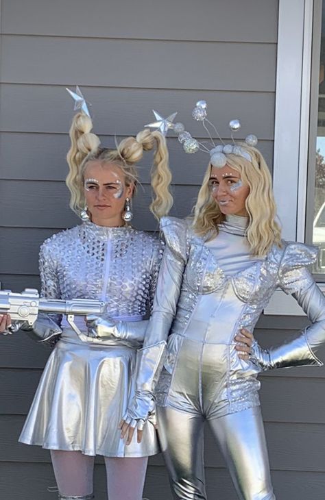 Disco Space Cowgirl Outfit, Silver Dress Costume, Halloween Space Costumes, Space Costumes Women, Outer Space Party Outfit, Intergalactic Aesthetic Outfit, Silver Halloween Costume Ideas, Women Space Costume, Space Night Theme Outfit