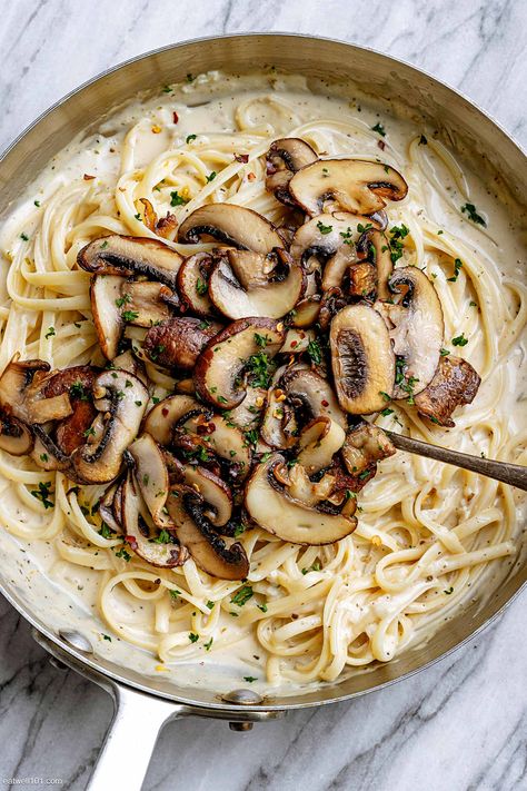 Creamy Mushroom Pasta - #pasta #mushroom #recipe #eatwell101 - This 30-minute creamy mushroom pasta is the perfect weeknight indulgence for any pasta lover! - #recipe by #eatwell101® Mushroom Carbonara Recipe, Cremini Mushroom Pasta, Creamy Garlic Mushroom Pasta, Pasta Mushroom Recipes, Mushroom Cream Sauce Pasta, Sausage Mushroom Pasta, Mushroom Pasta Recipes, Creamy Mushroom Pasta Sauce, Pasta Mushroom