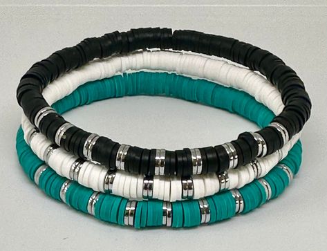 Jade Black and White Game Day Bracelets, team spirit wear, school colors, team gifts, beaded bracelets, stacking bracelets, custom bracelets by StackEmByShae on Etsy Bracelet Set Ideas, Nfl Bracelets, Black And White Game, Bracelets Stacking, Pony Bead Bracelets, Diy Jewelry Making Tutorials, Bracelets Handmade Diy, Stacking Bracelets, Bracelets Design