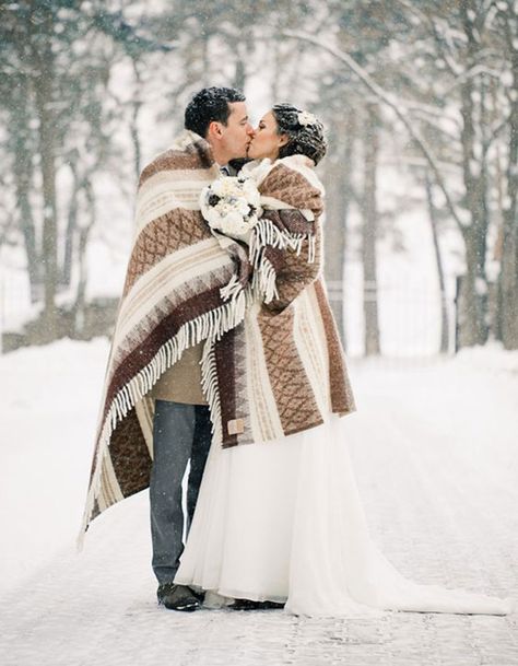 Keep your guests nice and toasty with these fun ways to warm up your cold weather wedding, like this gorgeous knit blanket photo session! Natural Confetti, Snowy Wedding, Winter Wedding Photos, Wedding Ceremony Ideas, Outdoor Wedding Photos, Winter Wedding Inspiration, Wedding Winter, Bridal Musings, Wedding Poses