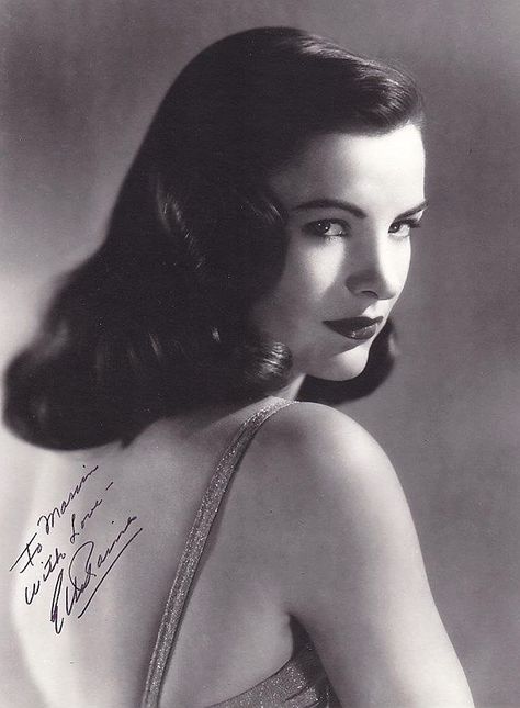 Ella Raines Popular Actresses, Actrices Hollywood, Hollywood Walk Of Fame, Vintage Glamour, Vintage Hollywood, Classic Beauty, Actress Photos, Vintage Beauty, Hollywood Stars