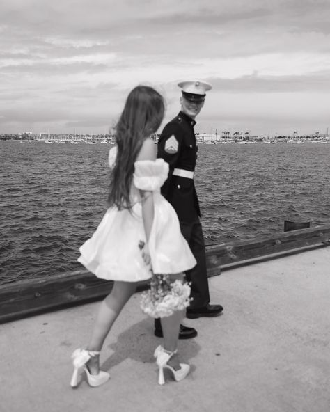 Air Force Wedding Pictures, Marine Engagement Pictures, Marine Wedding Photos, Military Girlfriend Aesthetic, Military Couple Aesthetic, Airforce Wedding Pictures, Military Wife Aesthetic, Navy Couple Pictures, Marine Wedding Ideas