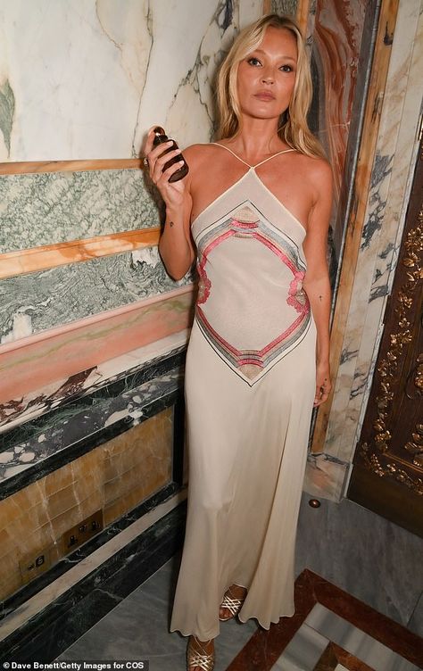 Silk Cami Dress, Patti Hansen, Kate Moss Style, Lauren Hutton, Kate Moss, Mode Inspiration, Fashion Killa, London Fashion Week, Celebrity News