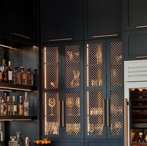 Mark Weiss | DesignHOME Studios on Instagram: "Holiday Cheer!! Here’s a toast to a well-stocked and well-organized bar……Merry Christmas and Happy Holiday season to all!!" Built In Bar Cabinet, Alcohol Cabinet, Humidor Cabinet, True Residential, Dining Room Built In, Whiskey Room, Liquor Bar, Luxury Bar, Built In Bar