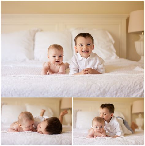 Sibling Monthly Photos, Pose On Bed, 3 Month Old Baby Pictures, Portraits At Home, Sibling Photoshoot, Kid Picture, Newborn Family Pictures, Photoshoot Boy, 2 Month Baby