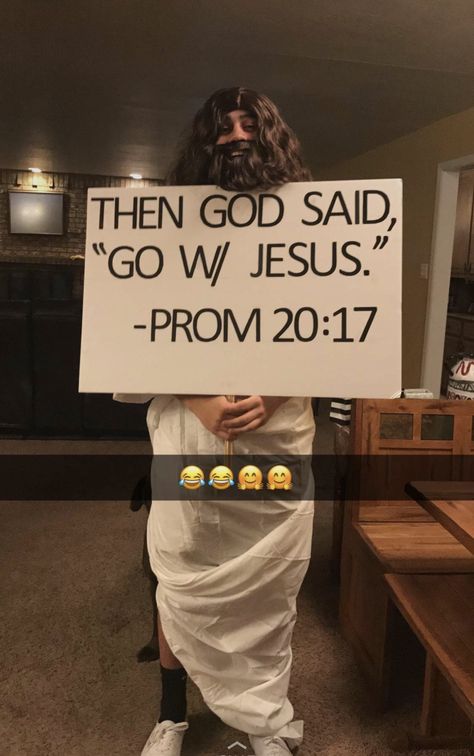 Prom Sign Ideas Funny, Dance Asking Ideas Funny, Ways To Ask Your Girlfriend To Prom, High School Prom Proposals, Late Promposal Ideas, Original Promposal Ideas, Energy Drink Promposal, Jeep Promposal, Prom Asking Ideas For Guys Creative