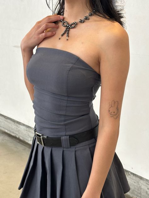 Bandeau Dress Aesthetic, Motel Rocks Mini Dress, Pleated Mini Dress Outfit, Motel Rocks Dress Outfit, Ribbon Aesthetic Outfit, Grey Mini Dress Outfit, Ribbon Bow Necklace, Gray Skirt Outfits, Motel Rocks Aesthetic