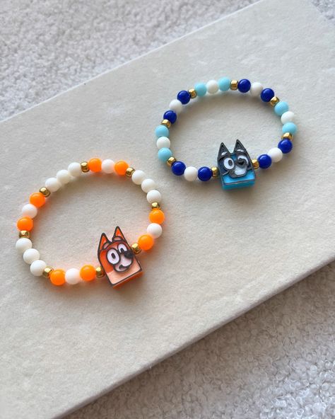 Bluey Inspired Bracelets, Character Themed Bracelets, Bluey Pearl Beads, Bluey Bingo Earrings, Bluey Diy, Crochet Long Dog Bluey, Bluey Stuff, Bookmark Diy, Bingo For Kids