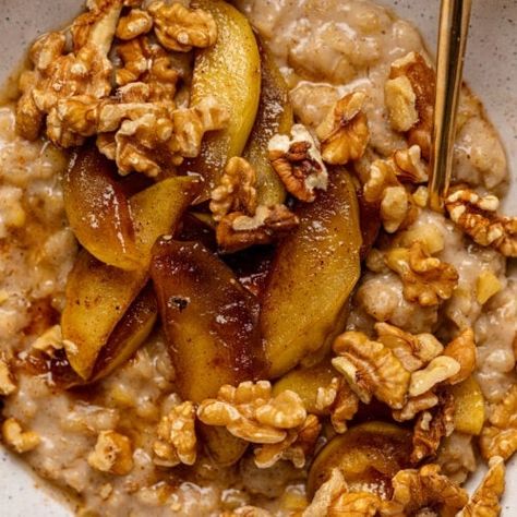 Apple Cinnamon Oatmeal Porridge - Simple Healthy Recipes, Complex Flavors | Orchids + Sweet Tea Healthy Hearty Breakfast, Hearty Breakfast Recipes, Caramelized Apples, Oatmeal Porridge, Simple Healthy Recipes, Apple Cinnamon Oatmeal, Caramelised Apples, Gluten Free Breakfast, Breaking Bread