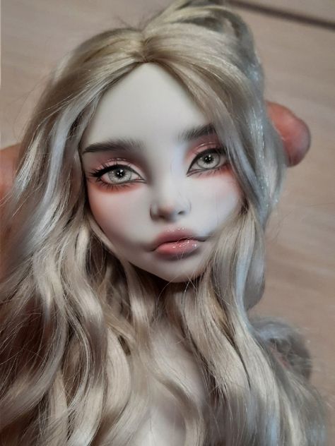 Customized Dolls, Custom Monster High Dolls, Doll Aesthetic, Monster High Custom, Fantasy Art Dolls, Monster High Art, Monster High Repaint, Doll Makeup, Dream Doll