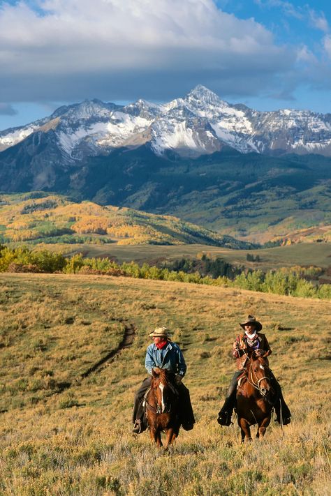 Horse Riding, Country Life, Arte Cowboy, Colorado Ranch, Montana Ranch, Los Angeles Art, Ranch Life, Trail Riding, Foto Inspiration