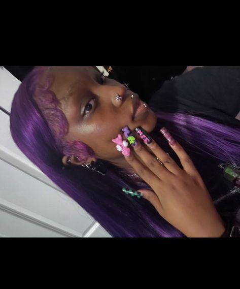 Light Purple Wigs For Black Women, Violet Dyed Hair, Dark Purple Wig Black Women, Color Roots Black Hair, Purple Quick Weave, Colorful Hair Black Women, Wig Dye Ideas, Purple Hair On Brown Skin, Purple Highlights Wig