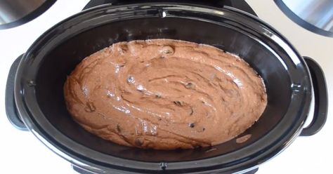 How to make slow cooker German chocolate cake (video) Cake Mix In Crockpot, Slow Cooker German Chocolate Cake, Crockpot German Chocolate Cake, Slow Cooker Cake Mix Recipes, Minnesota Desserts, Crock Pot Pudding Cake, Crockpot Hacks, Slow Cooker Cake Recipes, Chocolate Crockpot