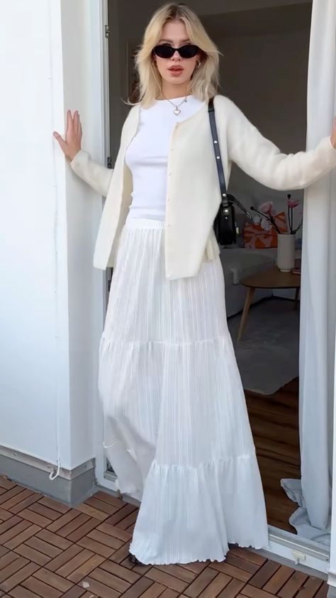 White Tiered Skirt Outfit, White Midi Skirt Outfit, Tiered Skirt Outfit, Style Your Clothes, Tiered Long Skirt, White Maxi Skirt Outfit, Maxi Skirt Outfit Summer, Ruffle Skirt Outfit, Skirt Outfits Aesthetic