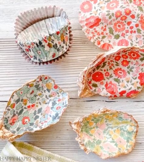 These cute trinket shells are fun to create and just as fun to give as gifts. I bought one of these Decoupage Oyster Shells and tried making this easy craft. I guess Anthropologie sold these shells in their stores a while ago. Decoupage Oyster Shells, Oyster Shells Diy, Oyster Shells Decor, Sea Shells Diy, January Crafts, Oyster Shell Crafts, Flowers Candles, Shells Diy, Paper Craft Ideas