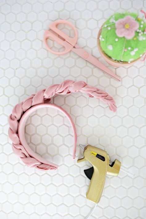 Fabric Headband Tutorial Free Pattern, Velvet Crafts, Small Headband, Hair Bands Diy, قلادات متدلية, Girls Hair Bows Diy, Diy Hair Scrunchies, Pinterest Feed, Headband Jewelry