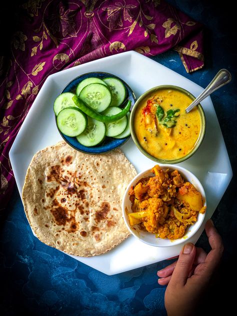 Diet Plate Ideas, Healthy Lunch Indian, Meal Prep Indian Food, Healthy Indian Meals, Indian Healthy Breakfast Ideas, Indian Breakfast Ideas Healthy, Healthy Eating Indian, Veg Thali Indian, Eat Healthy Aesthetic