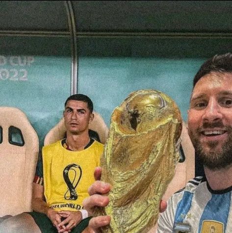 Funny Messi, Profile Picture Wallpaper, Fifa Football, Picture Wallpaper, Perfect Moment, Funny Photos, Fifa, Ronaldo, Goats