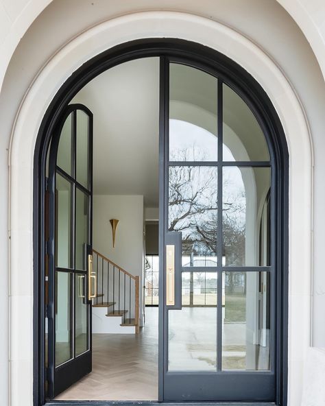 Arched Exterior Doors, Texas Interior Design, Arched Entry Doors, Arched French Doors, Arched Front Door, Gray Interiors, Porte In Ferro, French Front Doors, Iron Front Door