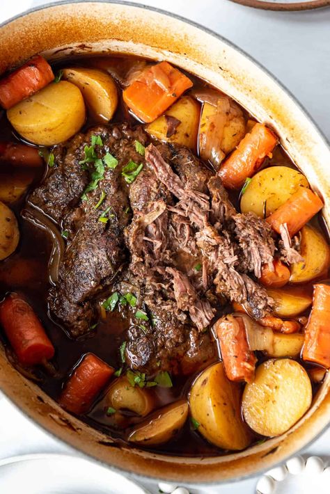 Nothing says comfort food more than our Sunday best Dutch Oven Pot Roast recipe. Mouthwatering bites of roast beef is braised in its rich juices until tender with earthy carrots, caramelized onions, and Yukon gold potatoes. This simple recipe is a timeless classic that is perfect for entertaining company or establishing a weekend tradition for your family. #potroast #yankee #Sunday #dutchoven #best #easy #slowcooker #dinner #chuckroast #beef #beefroast Pot Roast Vegetables, Roast Oven, Balsamic Pot Roast, Dutch Oven Pot Roast, Oven Pot Roast, Perfect Pot Roast, Classic Pot Roast, Roast Beef Sandwich, Beef Pot Roast